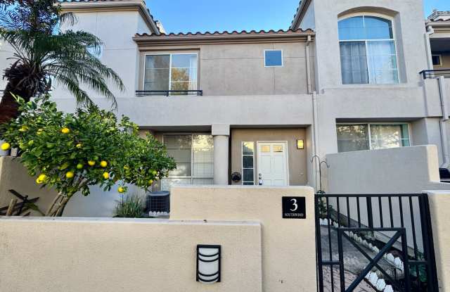 Beautiful 2 Story, 2 Bedroom plus Large Loft Condo in Aliso Viejo