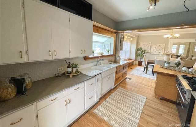 Photo of 1002 Washtenaw Avenue