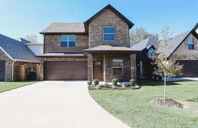 Stylish Bentonville Home (Community Amenities!)