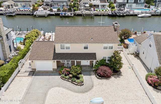 Photo of 242 Curtis Point Drive