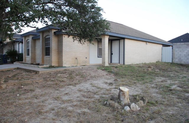 1801 Denmark Ln - 1801 Denmark Lane, Laredo, TX 78045