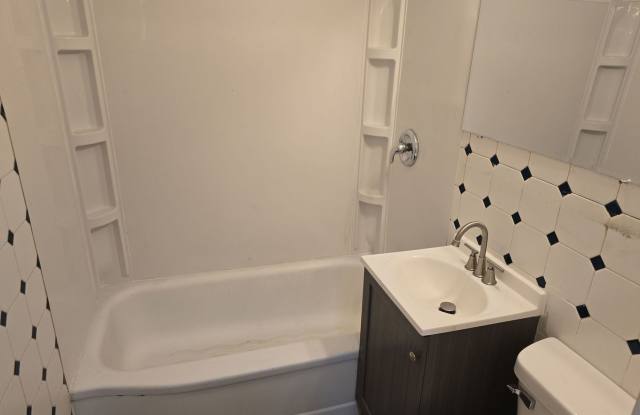 Freshly Updated 2 bedroom with Detached Garage - Winter Special