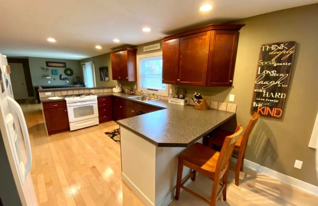 2361 Briar Hills - 2361 Briar Hills Drive Northeast, Grand Rapids, MI 49505