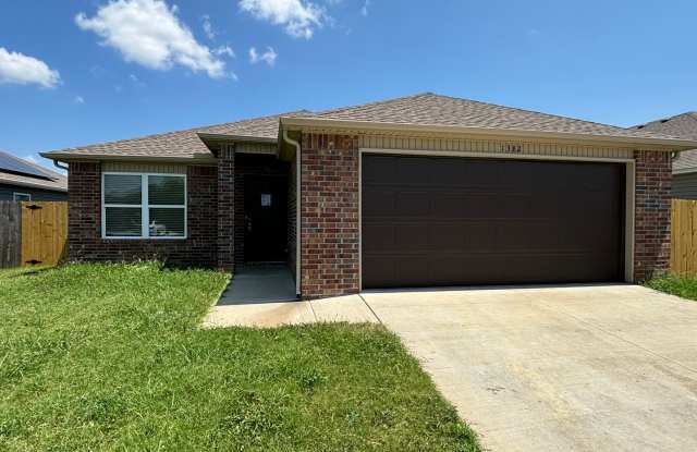 Location, Style, and Space: South Fayetteville Living at Its Best!