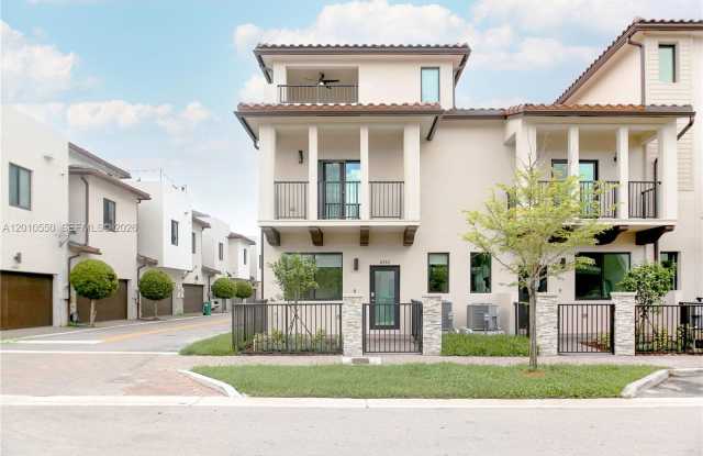8370 NW 49th St