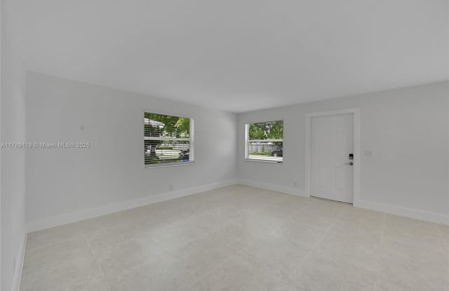 810 Southwest 12th Court