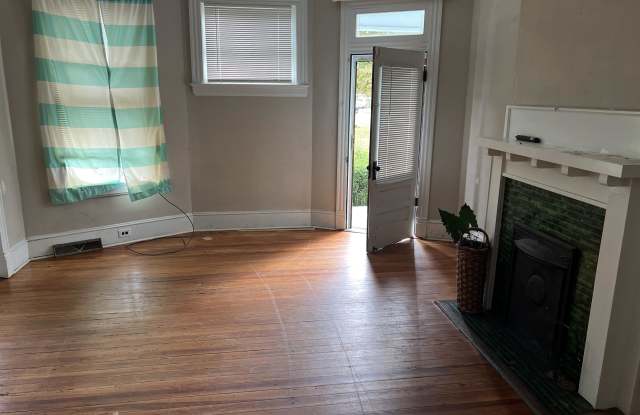 212 East Capitola Avenue