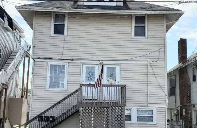 106 N Rosborough Ave