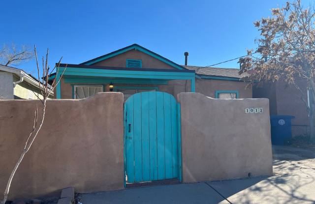 Photo of OLD TOWN 2 Bedroom 1 Bath