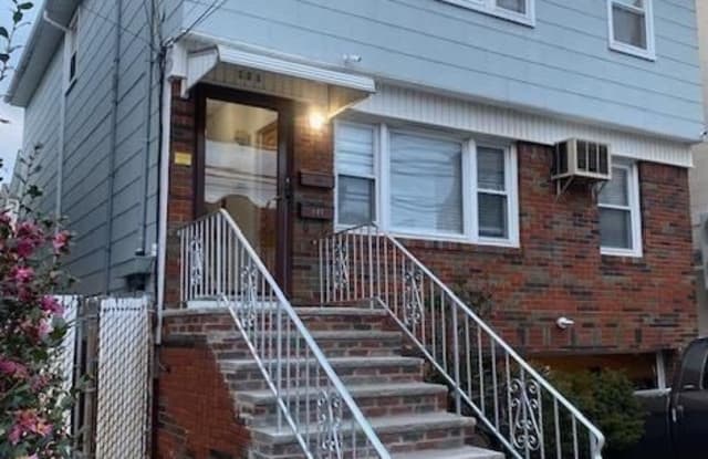 121 Mallory Ave - 121 Mallory Avenue, Jersey City, NJ 07304