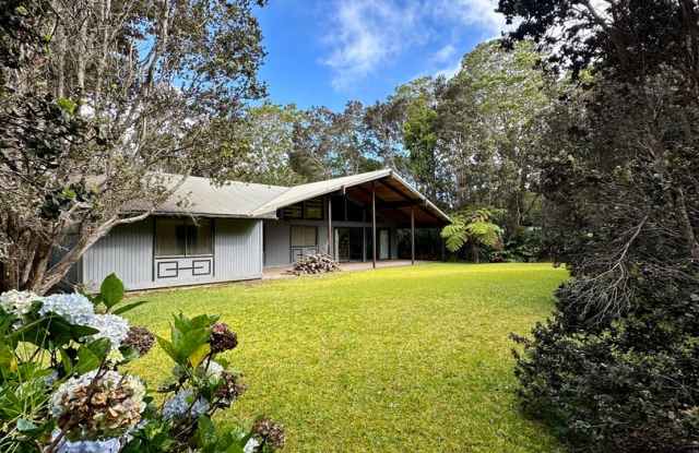 Volcano Golf Course - 3 Bedroom Home