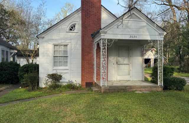 2024 Ridge Ave