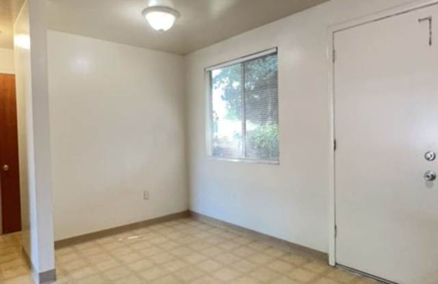 6910 N Santa Fe #6, Winton