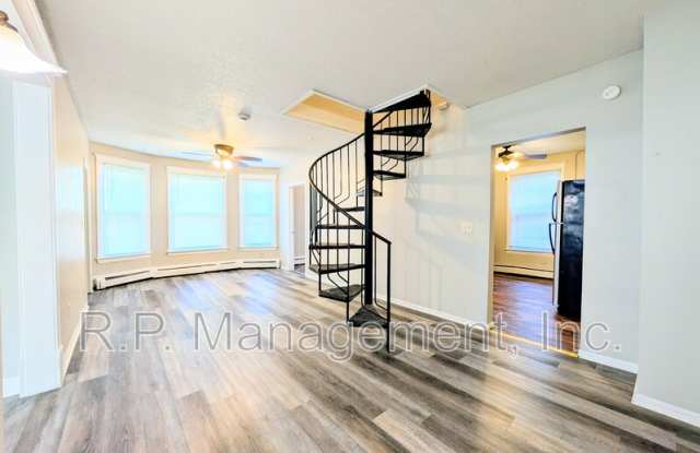 Photo of 61 Delos St W