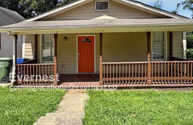 951 Violet Street Southeast