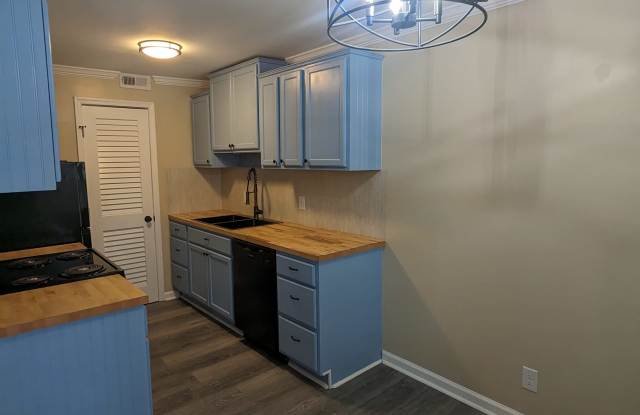 Photo of 112 Colonial Ct