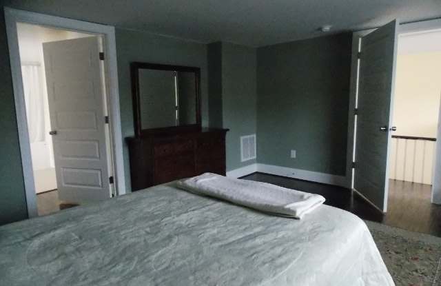 209 Clark Street - Room 1