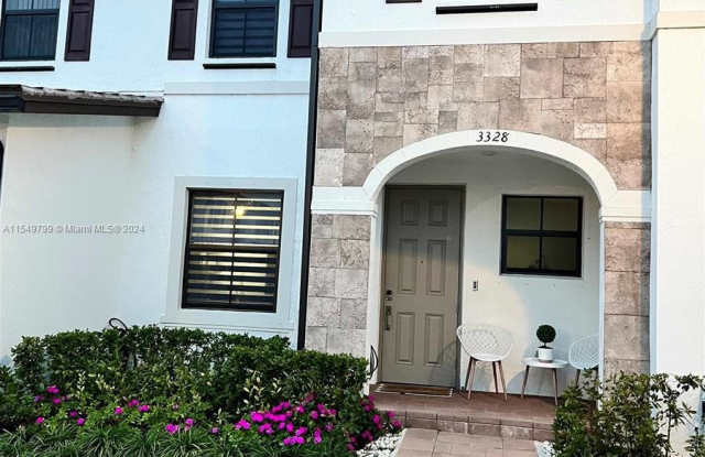 3328 W 114th Ter