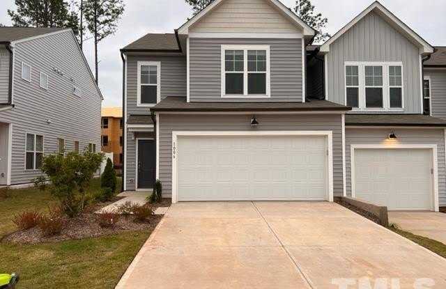 Photo of 1006 Crater Lk Way