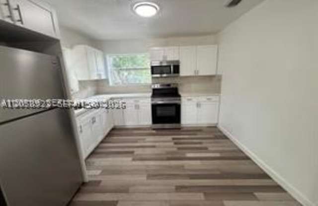 2813 Dewey St