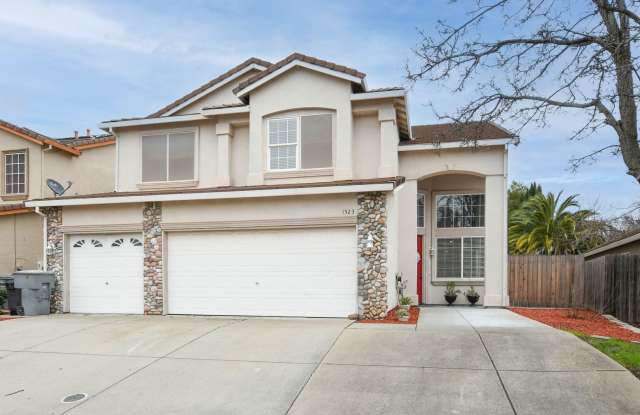 Beautiful 5 Bed, 3 bath, 3 car garage, 2 story - 1523 Olympic Circle, Rocklin, CA 95765