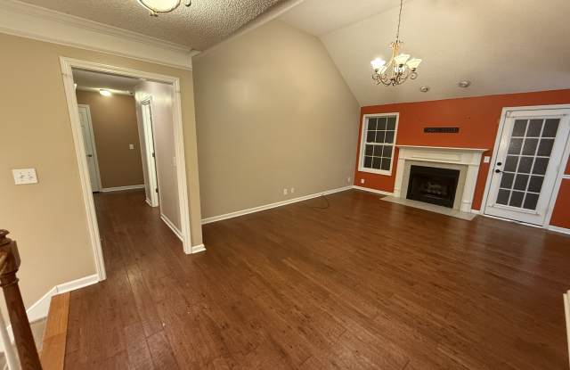 1512 Barrywood Circle West