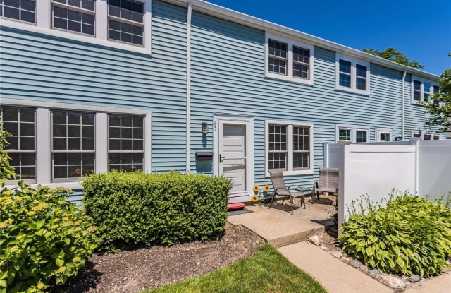 95 Whalers Cove Babylon NY Apartments For Rent usa-square-miles