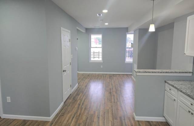 2428 W FRANKLIN Street