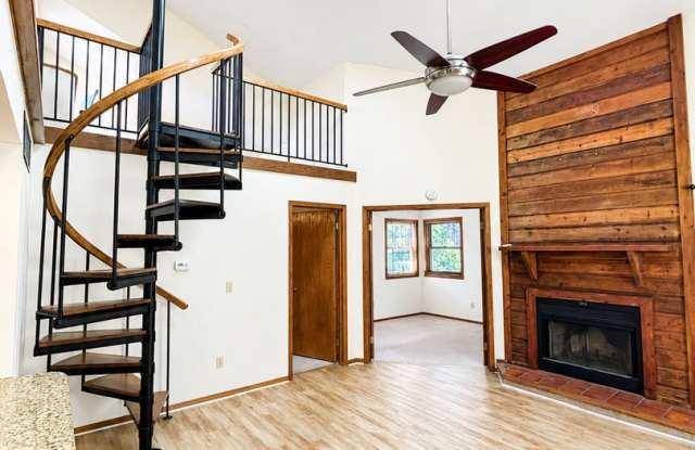 Spacious & Stylish 2-Bedroom + Loft in Prime Boulder Location | Available September 3!
