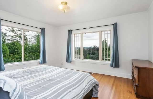 710 Prospect Avenue North #4