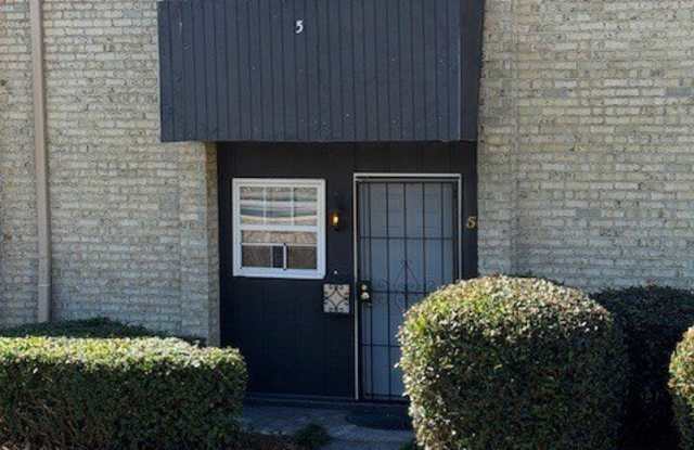 1867 Myrtle Drive SW unit: Apt 5