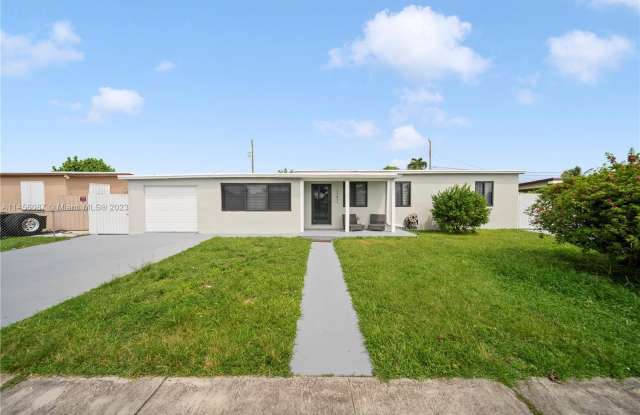 11411 SW 43rd St - 11411 Southwest 43rd Street, Westwood Lakes, FL 33165