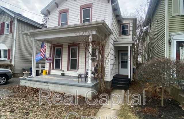 335 Pine St