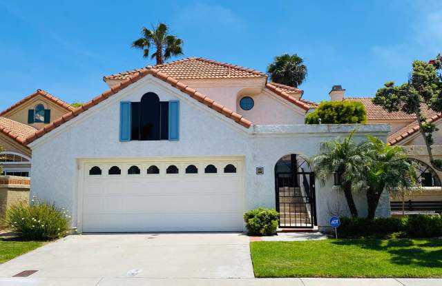 4 BEDROOM / 3 BATHROOM HOUSE - CORONADO CAYS