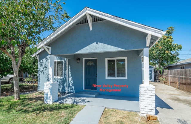 Photo of Move in Special, Adorable remodeled Cottage, 3+2, CHA, Garage, fenced yard, close to Christian Brothers High School