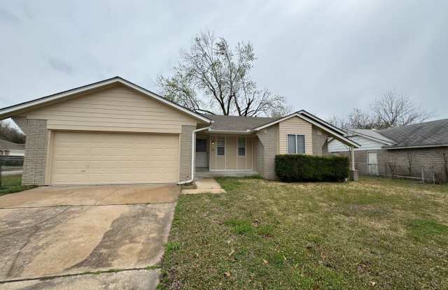 301 South Fern Pl - 301 South Fern Avenue, Broken Arrow, OK 74012