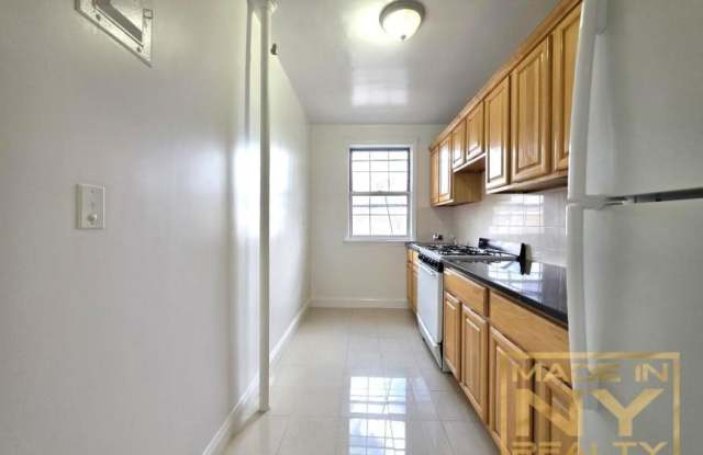 Photo of 77-07 138th St