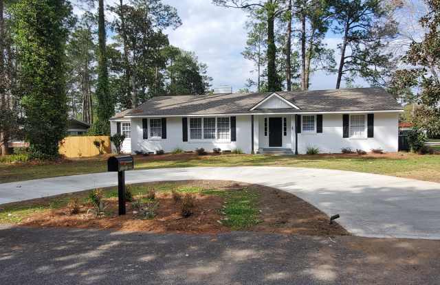 Modern Charm: Spacious 4-Bedroom Home with Inviting Amenities in Valdosta, GA photos photos