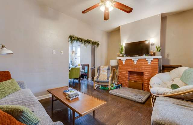 AVAILABLE MAY 2026  - 2 Bedroom Home in Mt Washington w/ Fenced In Yard!