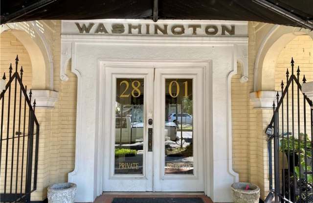 2801 ST CHARLES Avenue  #101