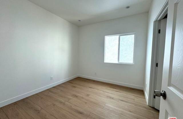 1220 W 25th St unit: 1/2