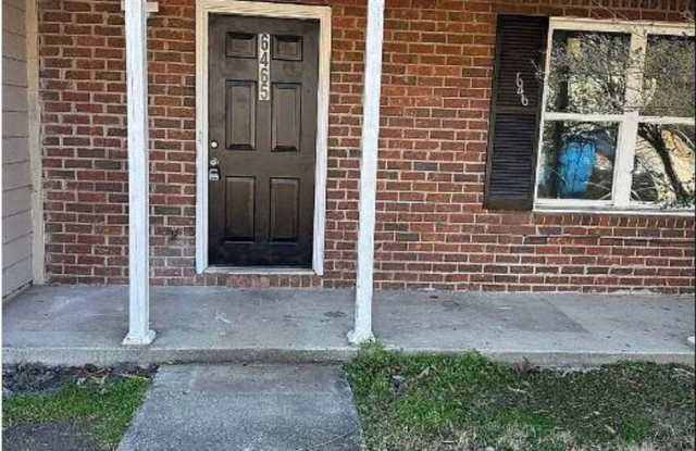 Room in 3 Bedroom Home at River Park Dr