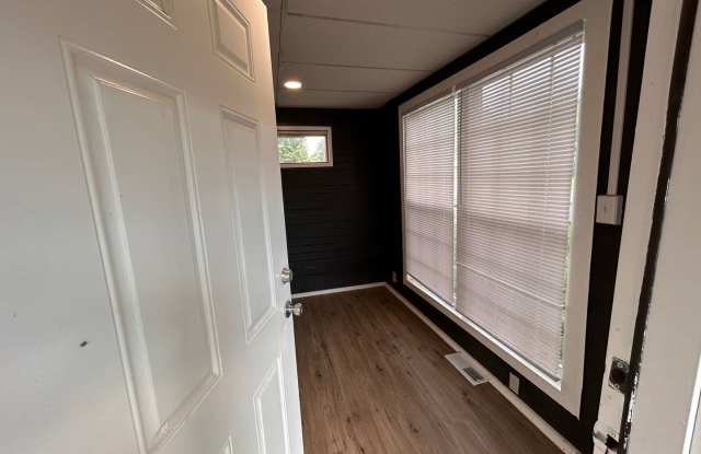 Photo of Easy and Breezy on Lakeview