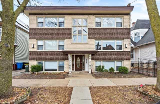 1343 W WINONA Street unit: 2W