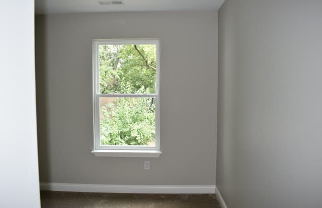 Shelby Park Amazing Newly Renovated 3 Bedroom House/1.5 BA