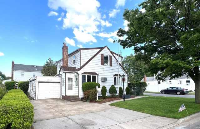 16 Schiller Street