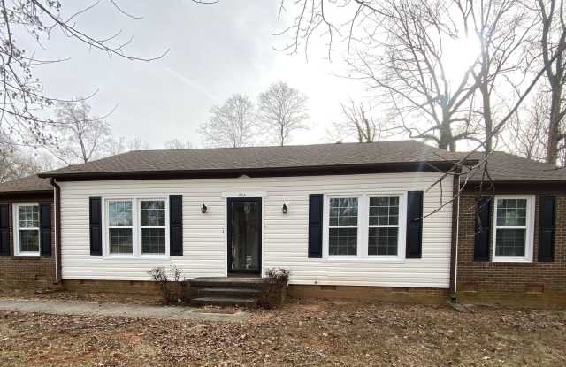 3 Bedroom, 2 Bathroom House in Greensboro!