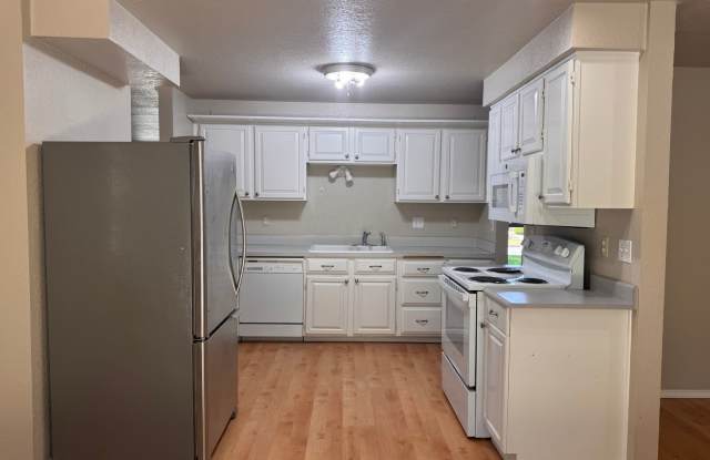 Terrace Heights 3br 2ba with double garage