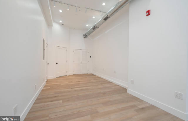 4432 LANCASTER Avenue unit: 0