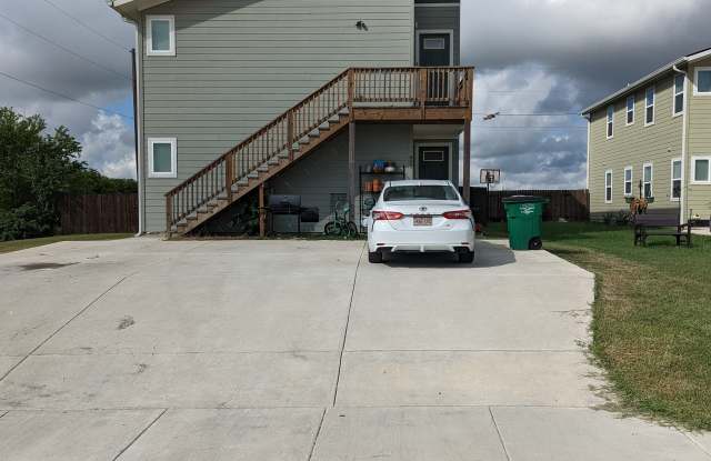 800 Hallie Cove